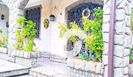 Casa de 4 Quartos com Suíte, Área de Lazer e Piscina