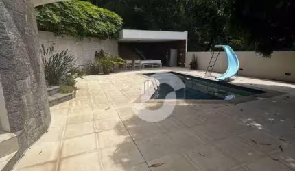 Casa com 4 Quartos à venda, 600 m² por R$ 2.500.000 - Itaipu - Niterói/RJ