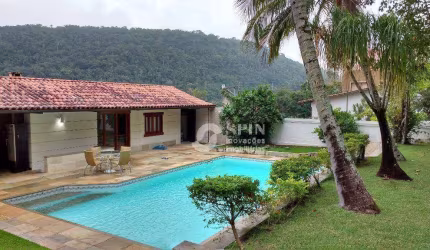 Linda Casa, 4 dormitórios à venda, 550 m² por R$ 3.000.000 - Camboinhas - Niterói/RJ