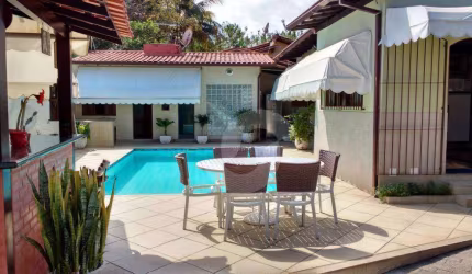 Casa com 3 dormitórios à venda, 277 m² por R$ 950.000,00 - Itaipu - Niterói/RJ