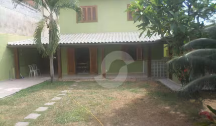 Casa à venda, 300 m² por R$ 800.000,00 - Trindade - São Gonçalo/RJ