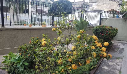 Apartamento térreo, dentro de uma Vila graciosa, com 3 dormitórios, copa cozinha e 1 vaga