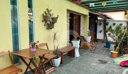 Casa com 4 dormitórios à venda, 216 m² por R$ 460.000,00 - Maria Paula - Niterói/RJ