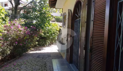 São Francisco  Realize o sonho de morar em uma casa linear, com quintal e ótima Planta  de 4 quartos, 1 ste e garagem