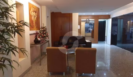 Apartamento de 3 quartos e 2 vagas no miolo de Icaraí