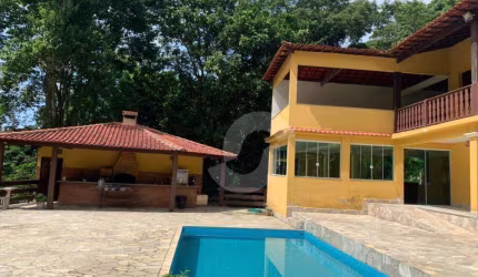 Fantástico Sítio com Cachoeira e Piscina em Saquarema