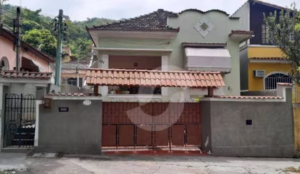 CASA EM SANTA ROSA com 4 dormitórios à venda, 222 m² por R$ 980.000 - Santa Rosa - Niterói/RJ