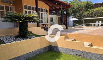 Linda Casa! Ensolarada, aconchegante, em ótimo condomínio,  com toda a privacidade que você e sua família  procuram. Muito verde,  lazer completo!