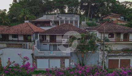 Casa com 4 dormitórios, 376 m² - venda por R$ 780.000,00 ou aluguel por R$ 3.931,42/mês - Itaipu - Niterói/RJ