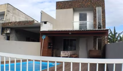 Sobrado - 3 quartos - 2 suítes -   c/ piscina - Balneário Grajau - Pontal do Paraná