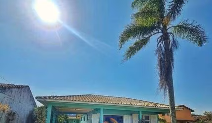 Casa Térrea 4 Dormitórios - Terreno 525m² - Proximo ao Mar - Pontal do Paraná