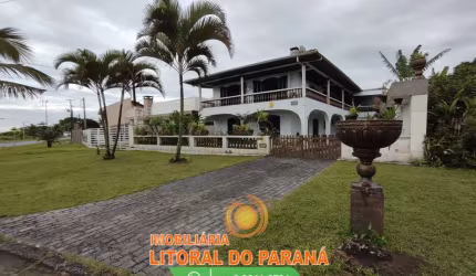 Sobrado de frente para a praia, com 7 quartos (sendo 3 suítes) em Canoas.
