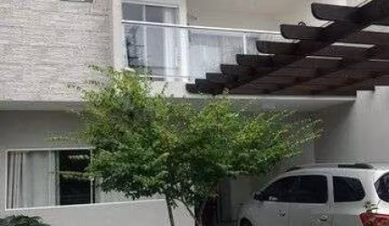 Sobrado com Edícula e Piscina - Próximo ao Mar - Praia de Leste