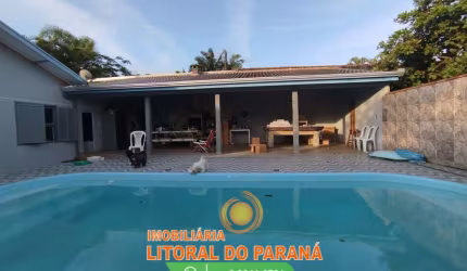 Casa com piscina perto do mar Leblon