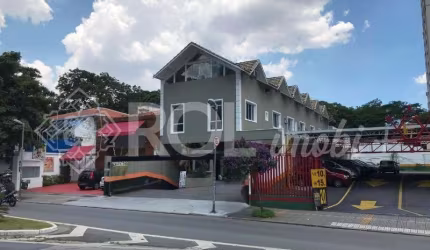 Locação de Casa Comercial em Pinheiros-SP: 16 Salas, 5 Banheiros, 45 Vagas, 1.200m² -