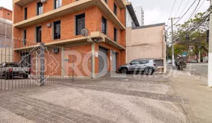 Prédio comercial com 5 salas e 8 banheiros e 12 vagas na Vila Clementino, São Paulo-SP: venda ou locação!