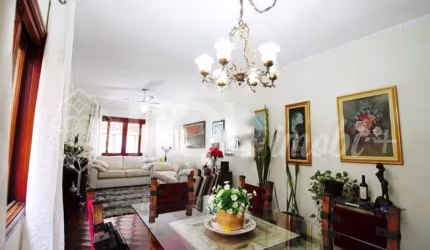 Casa com 3 Quartos e 2 banheiros à Venda, 129 m², na Vila Sonia, estuda permuta de apartamento na região como parte de pagamento.