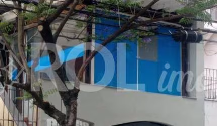 Casa com 260 m² para venda ou aluguel na Av. Bosque da Saúde, para uso comercial ou residencial.