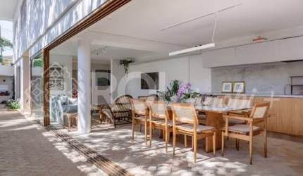 Casa a venda totalmente reformada, com 427m², 3 suítes na Av. Irai, Planalto Paulista.
