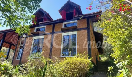 Chácara  à Venda em Itapecerica da Serra-SP, Bairro Palmeiras: 4 Quartos, 3 Salas, 3 Banheiros, 6 Vagas de Garagem, 225m².