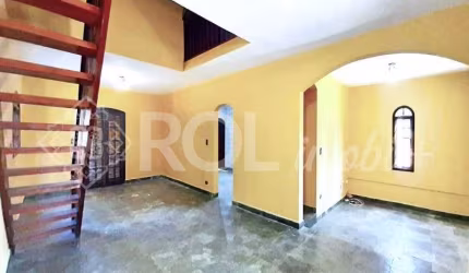 Casa de Condomínio- 3 Quartos e 3 banheiros 6 vagas- à Venda