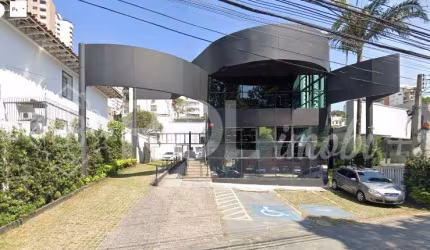 Locação de loja comercial no Pacaembu, São Paulo-SP: 6 salas, 4 banheiros, 30 vagas de garagem, 450m² de área. Venha conhecer!