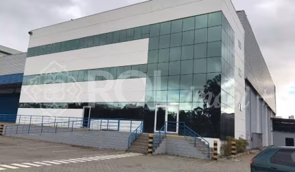 Galpão Comercial de Alto Padrão para Locação em Guarulhos-SP, no Bairro Água Chata, com 6 Salas, 6 Banheiros e 30 Vagas de Garagem.