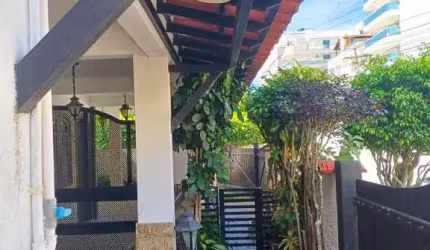 Triplex 4 quartos na Praia das Dunas.