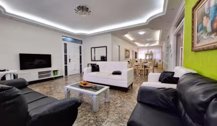 Apartamento à Venda, 300m², 50 metros da Praia