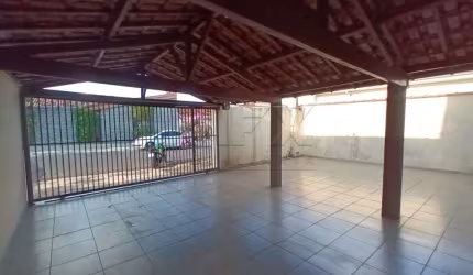 Casa com 3 quartos para alugar na Rua Antônio Molina, Jardim Marambá, Bauru, 160 m2 por R$ 2.500