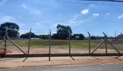 Terreno para alugar na Rua Padre Francisco Van Der Maas, Vila Engler, Bauru, 7619 m2 por R$ 12.000
