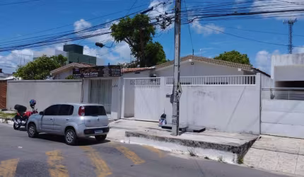 CASA BEM LOCALIZADA NO BAIRRO DO GEISEL, COM QUATRO DORMITÓRIOS SENDO UM SUITE, WC SOCIAL, SALA,COZINHA, ÁREA DE SERVIÇO, QUINTAL, TERRAÇO E GARAGEM C