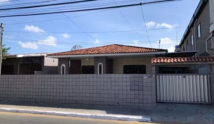 Casa com 3 dormitórios à venda, 241 m² por R$ 690.000,00 - Expedicionários - João Pessoa/PB