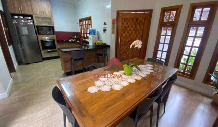Casa com 3 dormitórios à venda, 98 m² por R$ 605.000,00 - Vila Branca - Jacareí/SP