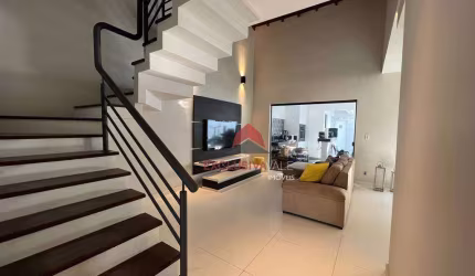 Casa em condomínio fechado, 3 quartos, varanda gourmet , sauna e piscina.