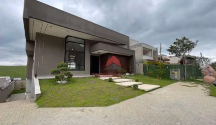 Casa térrea no Alphaville 2 com 4 suítes.