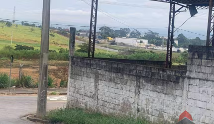 Excelente área de 2.330 m², próximo a Rodovia Presidente Dutra.
