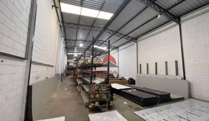 Galpão industrial aluga 450 metros quadrados de área construída, Chácaras Reunidas, São José dos Campos-SP
