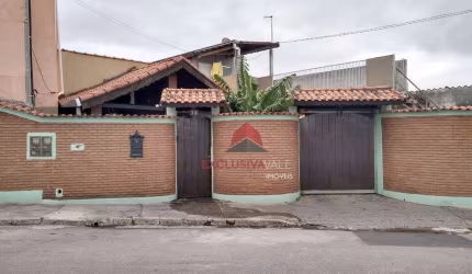 Casa com 5 Quartos e 2 banheiros à Venda, 510 m² por R$ 860.000