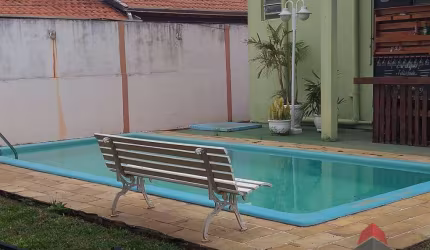 Casa com amplo quintal e piscina + ponto comercial independente, no Parque Industrial