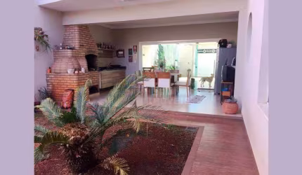 Maravilhosa casa assobradada de alto padrão à venda no bairro Residencial Nossa Senhora de Fátima em Americana-SP.