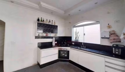 Linda casa assobradada com 4 dormitórios, sendo um suíte,  à venda, 300 m² por R$ 640.000 - São Vito - Americana/SP