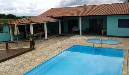 Linda Chácara 1.500 mts² com casa e piscina