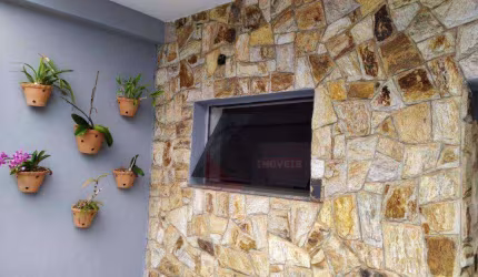 Americana SP, Vale das Nogueiras  Terreno 6x25, 200m de área construída. Três quartos sendo uma suíte com hidromassagem, 3 salas, armários planejados,