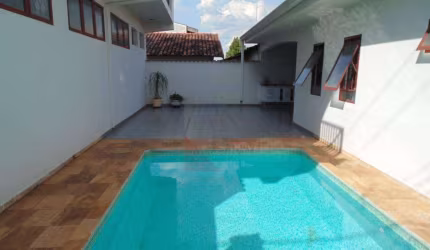 Linda casa assobradada alto padrão com três dormitórios a venda no Residencial Villa Grego em Santa Bárbara d’Oeste-SP