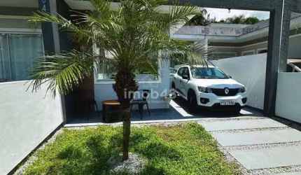 Venda Casa em Forquilhas - 2 Dormitórios, 51m² por R$318 mil