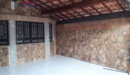 Casa Padrão para Venda em Vila Tupi Praia Grande-SP