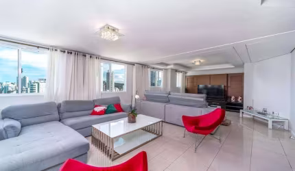 Apartamento no Ed. Marquês de Olinda em Balneário Camboriú.
