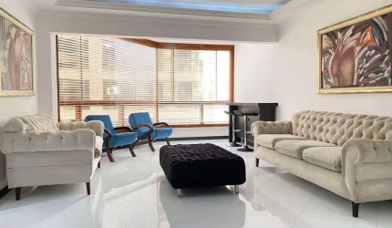 Apartamento quadra mar à venda em Balneário Camboriú
