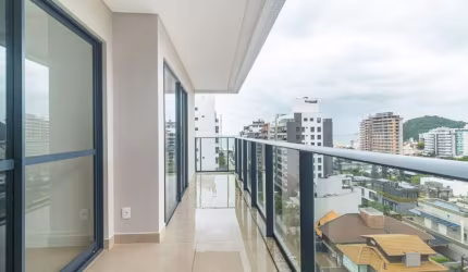 Apartamento à venda na 2ª Quadra da Praia Brava com 3 quartos